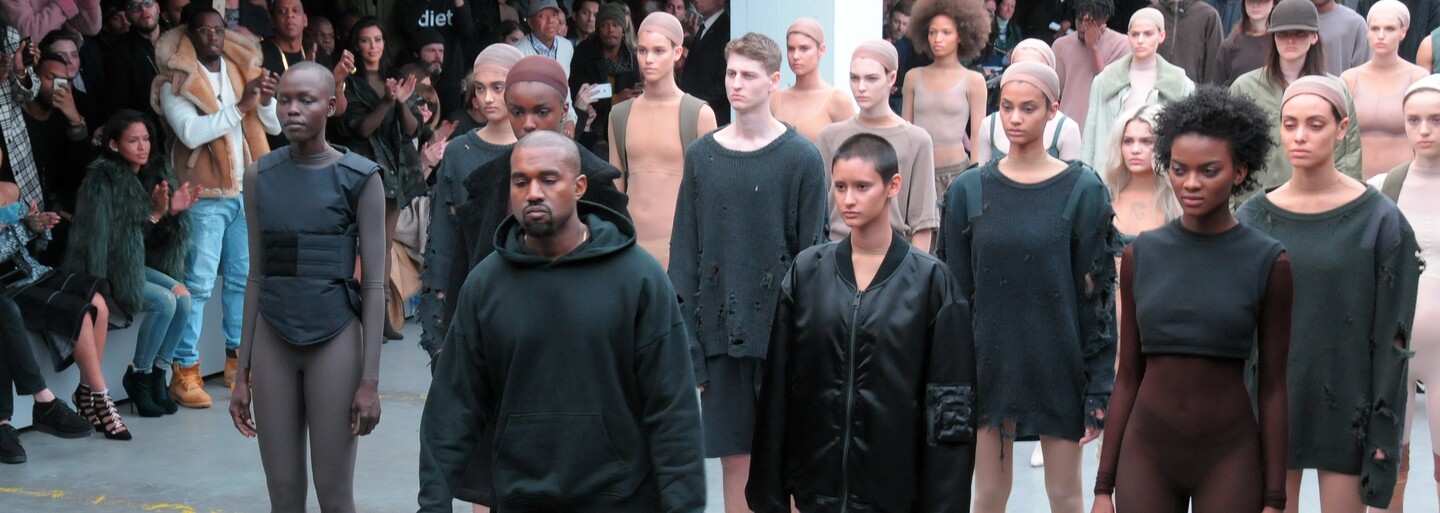 Spolupráce s Pharrellom a Kanyem sa adidas Originals vyplatili. Predaje stúpli až o 29 percent