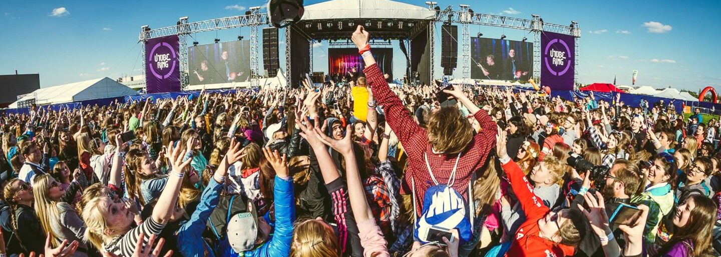Spolupráce s velkými firmami a více než milion korun ročně. Někteří čeští youtubeři si na nedostatek peněz stěžovat nemusí