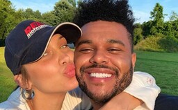 Spomína The Weeknd na vzťah s Bellou Hadid? Nemohol zaspať, kým necítil jej dotyk
