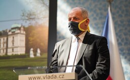Sport jen pro 2 000 lidí, bary a restaurace zavřou v 10. Roman Prymula oznámil nová opatření