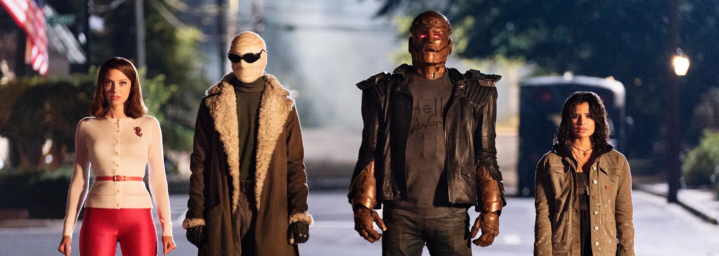 Spoznaj divnú skupinku DC superhrdinov v päťminútovom traileri pre seriál Doom Patrol