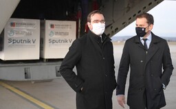 Sputnik V na Slovensku: kontrolóri majú k vakcíne výhrady