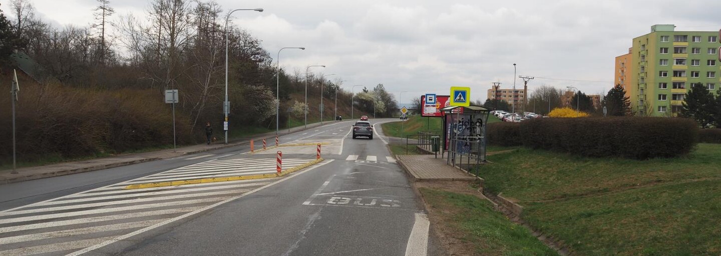 Srazila 12letou dívku a ujela. Zraněná se bála přiznat pravdu a vymyslela si, že špatně došlápla