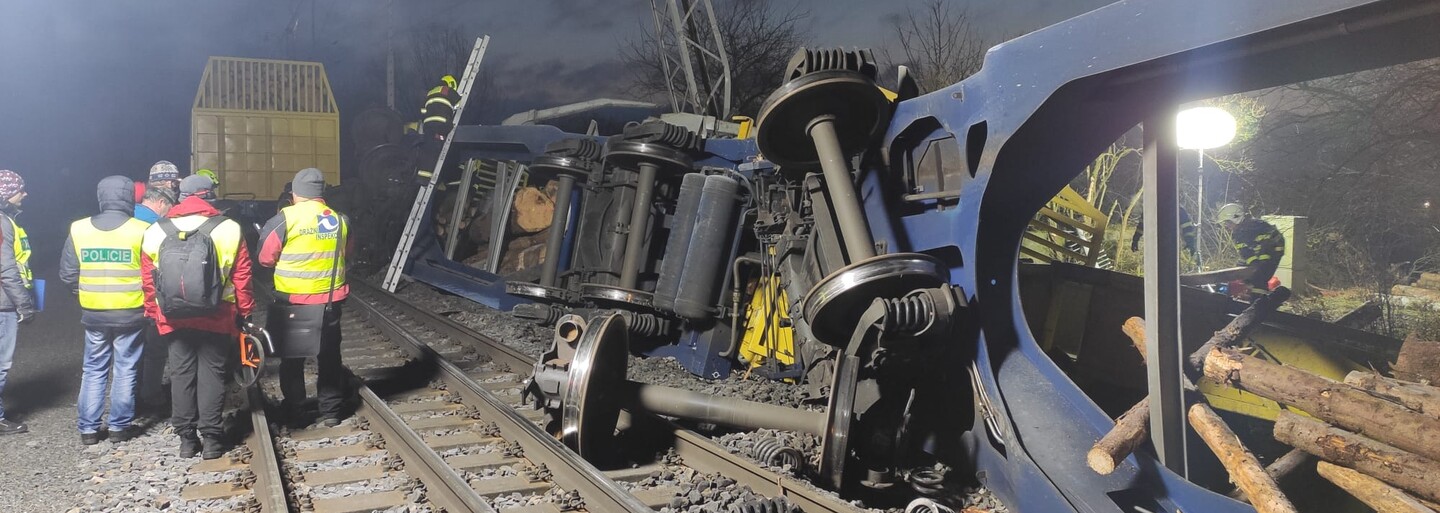 Srážka vlaků na Přerovsku: Škoda za miliony, policie nehodu prošetřuje jako trestný čin