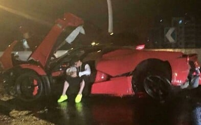 Srdcervúci pohľad na rozbité Ferrari LaFerrari, ktorého riadenie nezvládol vodič-tínedžer Srdcervúci pohľad na rozbité Ferrari LaFerrari, ktorého riadenie nezvládol vodič-tínedžer