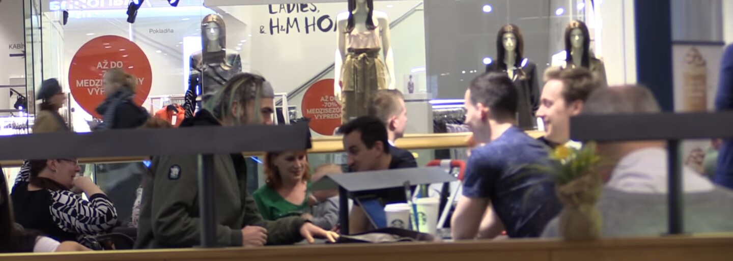 Pořád si pamatuji, jak chutnáš. Jak reagovali Slováci, když k nim přišel cizí člověk a začal jim říkat zvláštní věci?