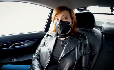 Staněk označil Schillerovou na Twitteru jako „horny biker MILF“. Díky za kompliment, reagovala Staněk označil Schillerovou na Twitteru jako „horny biker MILF“. Díky za kompliment, reagovala