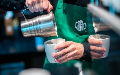 Starbucks hlásí rekordní tržby. Pomáhá generace Z i návraty do práce po pandemii