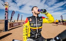 Štefan Svitko je na Rally Dakar v TOP 10. Skvelou jazdou si zabezpečil výhodnú štartovaciu pozíciu