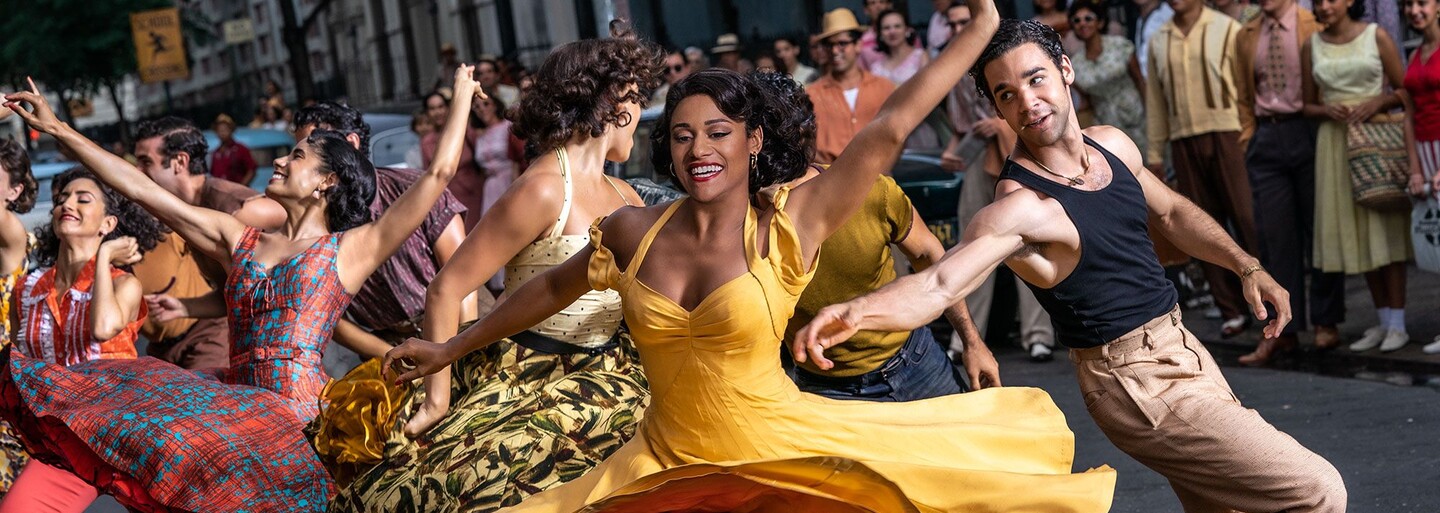 Steven Spielberg odhaľuje svoju West Side Story. Sleduj prvé zábery z moderného muzikálu plného krásnych párikov a tancov