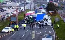 Štrajk autodopravcov v Bratislave pokračuje: Zablokovali jeden z hlavných ťahov, v hlavnom meste sa tvoria rozsiahle kolóny
