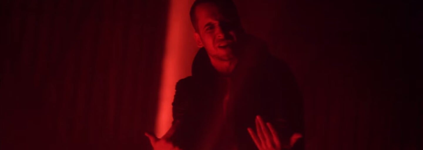 Strapo predstavuje album Versus skladbou s rovnomenným titulom