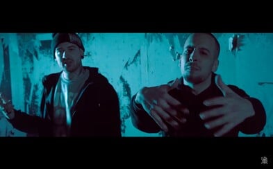Strapovi a Damemu stojí rap vo videoklipe ku skladbe z minuloročného albumu Versus Strapovi a Damemu stojí rap vo videoklipe ku skladbe z minuloročného albumu Versus