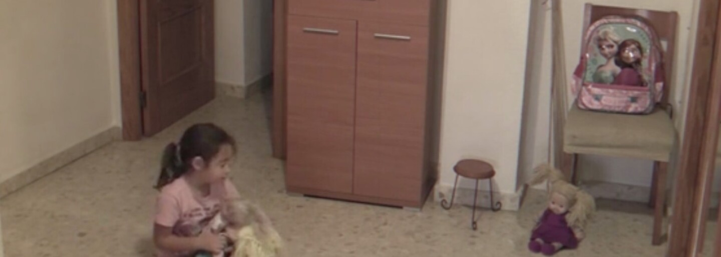 Strašidelná bábika by sa ešte pochopiť dala, no ako vysvetlíš pohyb stola a ďalších predmetov?