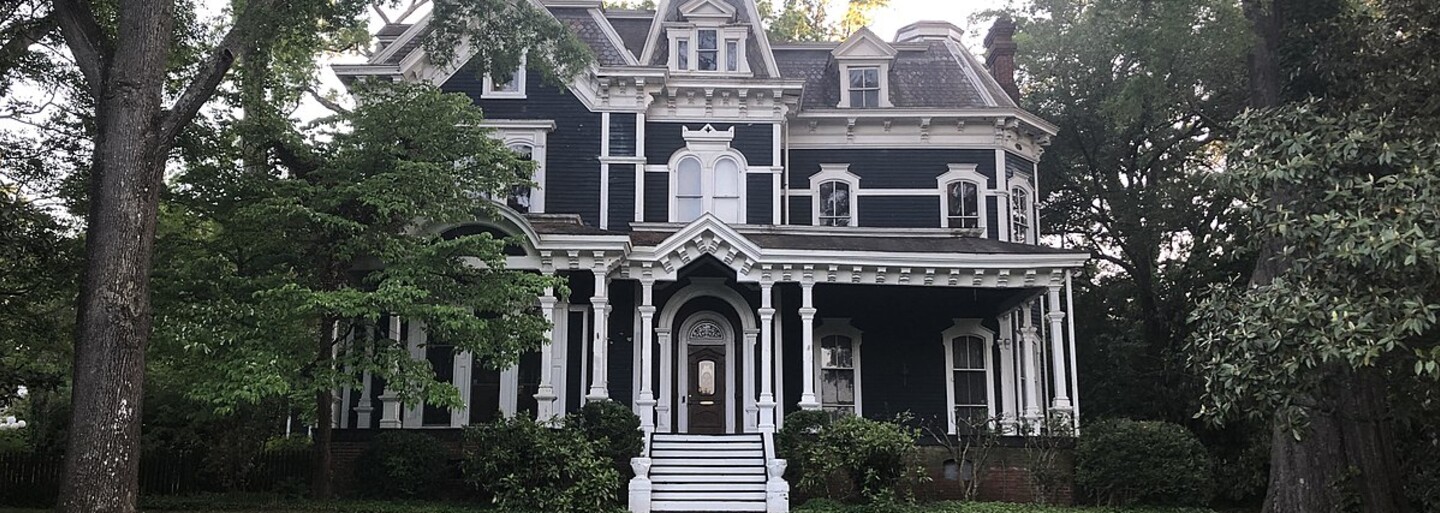 Strašidelný dom rodiny Creelovcov zo seriálu Stranger Things je na predaj. Ponúkajú ho za viac ako 1,5 milióna eur