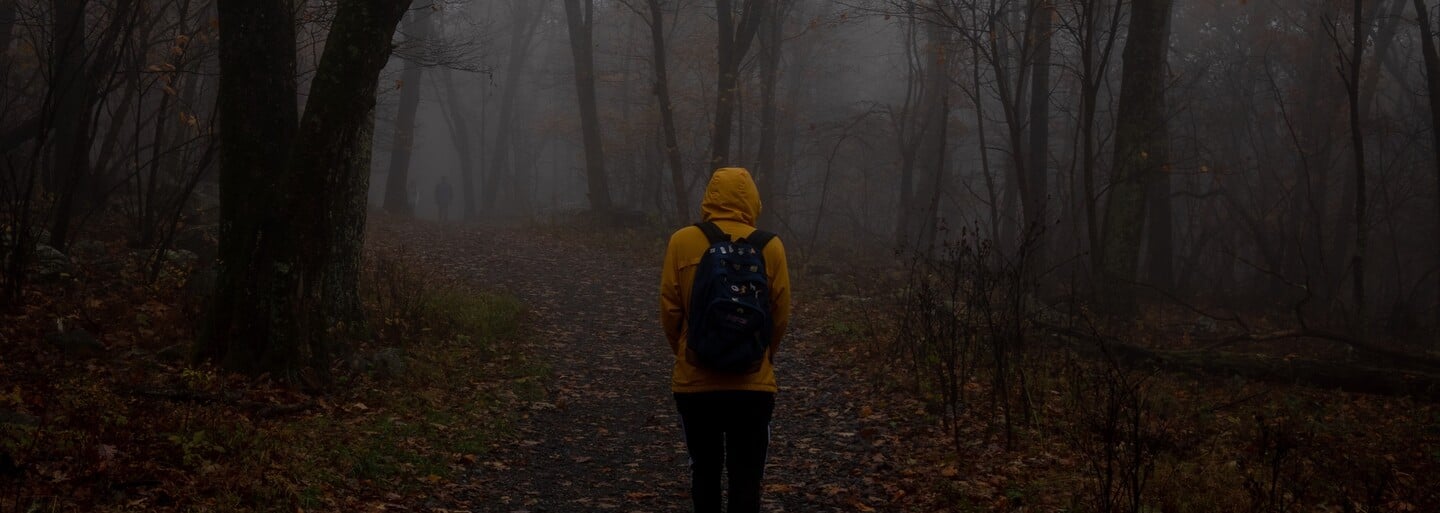 Strávili sme noc na opustenej psychiatrii aj v ruinách hradu, ktorý priťahuje satanistov. Nalaď sa na Halloween s našimi zážitkami