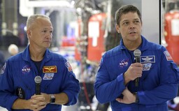 Středeční historický start rakety SpaceX s lidskou posádkou může ohrozit počasí