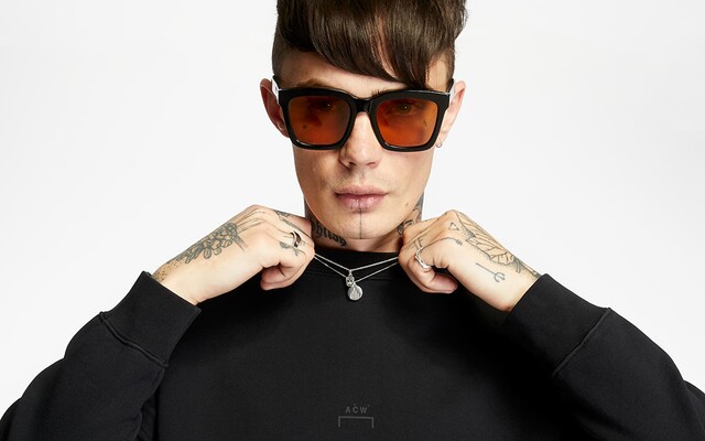 Streetwear má množství podob. Aktuálně zaboduješ návratem do 90. let, ale také sportovním minimalismem Streetwear má množství podob. Aktuálně zaboduješ návratem do 90. let, ale také sportovním minimalismem