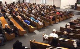 Strelec s brokovnicou zabil v kostole dvoch ľudí, útok bol naživo prenášaný na sociálne siete