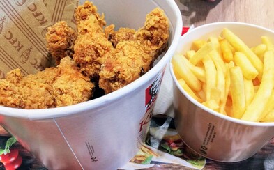 Studenta zatkli, protože jedl v KFC zdarma. Vydával se za kontrolora kvality Studenta zatkli, protože jedl v KFC zdarma. Vydával se za kontrolora kvality