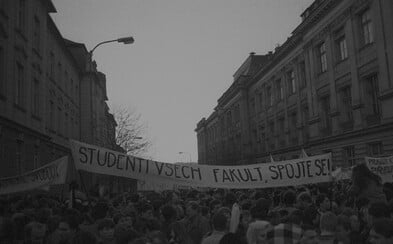 Študenti pozor! 17. november je sviatok vás všetkých a postarali sa o to vaši rodičia a starí rodičia Študenti pozor! 17. november je sviatok vás všetkých a postarali sa o to vaši rodičia a starí rodičia