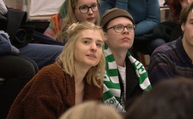 Studenti Univerzity Karlovy při okupační stávce za klima přespali na fakultě, dnes demonstrují proti rektorovi Studenti Univerzity Karlovy při okupační stávce za klima přespali na fakultě, dnes demonstrují proti rektorovi