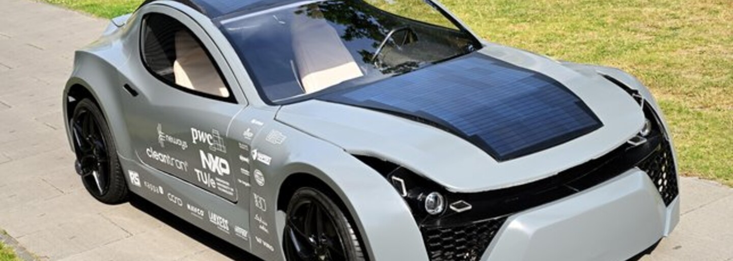 Studenti vynalezli automobil, který místo vypouštění oxid uhličitý zachycuje