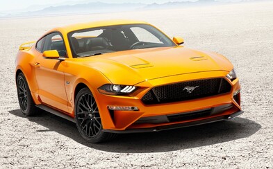 Štvorvalec ostáva, V6 odchádza a V8 posilňuje. Mustang dostal agresívnejšie krivky a až 10-stupňový automat Štvorvalec ostáva, V6 odchádza a V8 posilňuje. Mustang dostal agresívnejšie krivky a až 10-stupňový automat