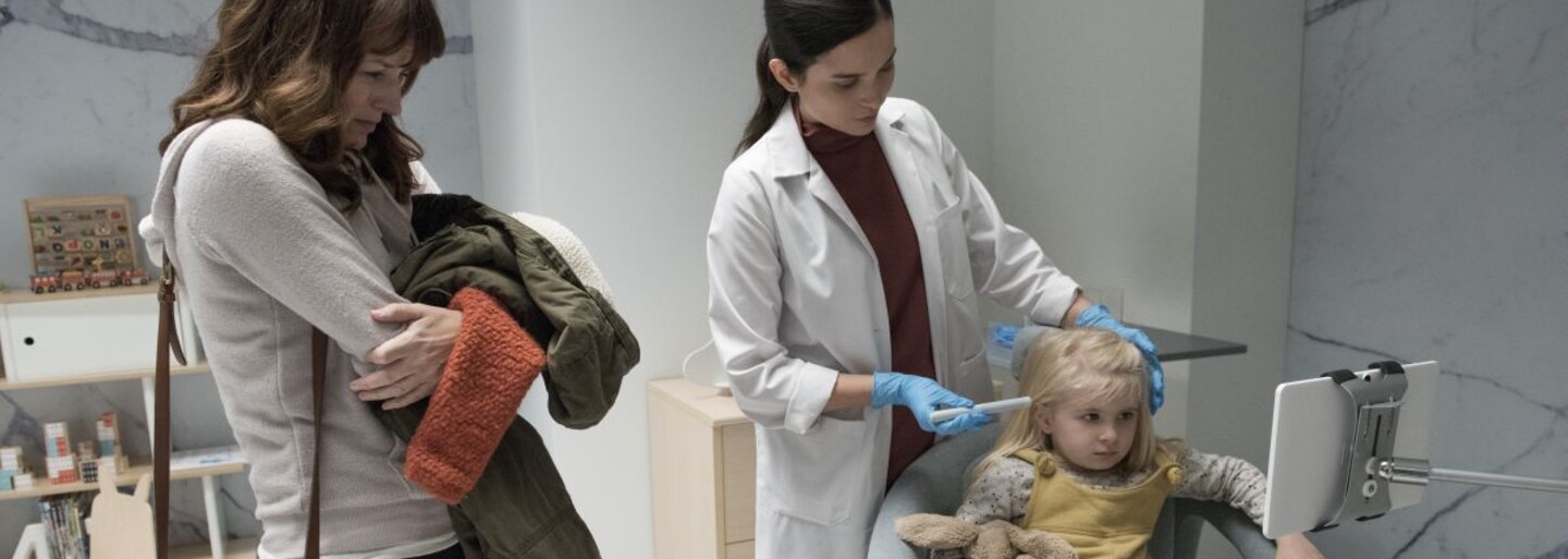 4. série Black Mirror láká pozoruhodnými fotografiemi. Kromě dramatu ze současnosti nás čeká i futuristická problematika
