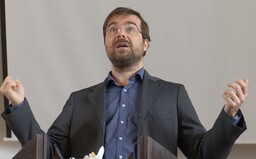 Sú Marek Krajčí a Eduard Heger v extrémistickom náboženskom spoločenstve? Zisťovali sme, či je nebezpečné pre demokraciu