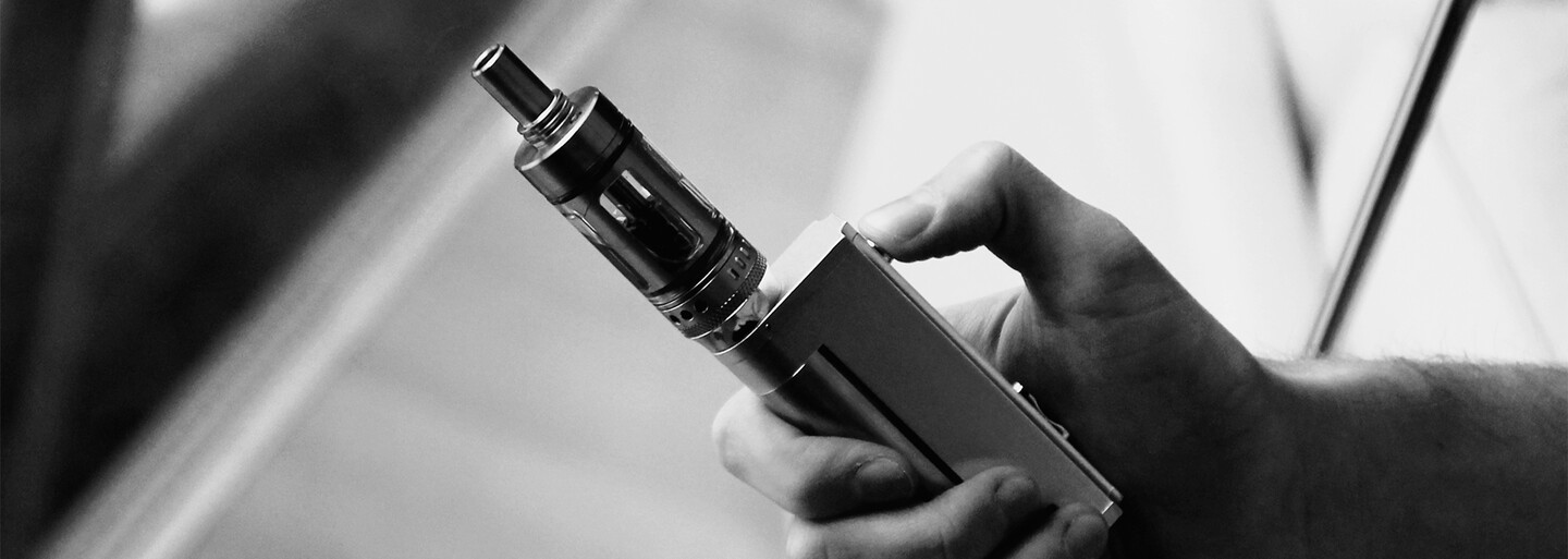 Jsou e-cigarety nebezpečnější než klasické, nebo jsou vhodnou alternativou, která s sebou nenese zdravotní rizika?