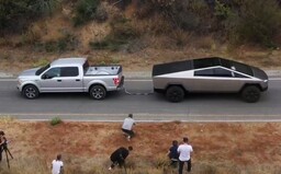 Souboj F-150 a Cybetrucku byl opravdu nepatřičný. Ford chce rovnocennou odvetu