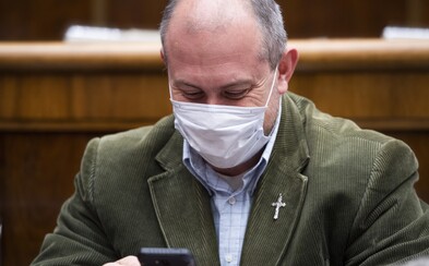 Súd s obžalovaným Kotlebom o šekoch na 1488 eur dnes nebude, na pojednávanie neprišiel a nedáva súhlas na konanie v neprítomnosti Súd s obžalovaným Kotlebom o šekoch na 1488 eur dnes nebude, na pojednávanie neprišiel a nedáva súhlas na konanie v neprítomnosti