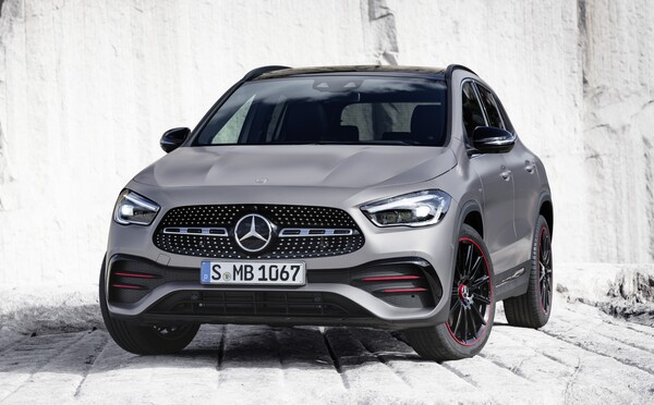 Suverénnejšie a podstatne modernejšie, to je nové GLA od Mercedesu