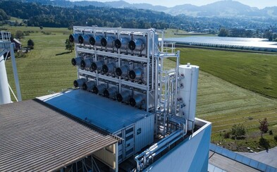 Švajčiari zhotovili obrovský stroj na čistenie ovzdušia. Boj s klimatickými zmenami naberá na obrátkach Švajčiari zhotovili obrovský stroj na čistenie ovzdušia. Boj s klimatickými zmenami naberá na obrátkach