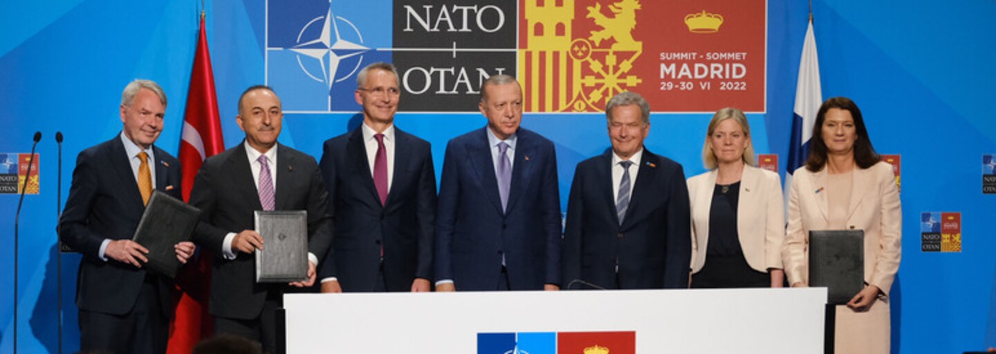 Švédsko a Finsko v úterý podepíší přístupové protokoly ke vstupu do NATO