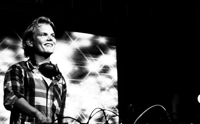 Švédsky DJ Avicii si dáva pauzu a zatiaľ končí so živými vystúpeniami. So všetkými sa dôkladne rozlúčil v dlhom liste Švédsky DJ Avicii si dáva pauzu a zatiaľ končí so živými vystúpeniami. So všetkými sa dôkladne rozlúčil v dlhom liste