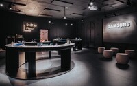Svět je Flex! Samsung s českými audiovizuálními umělci představuje na Designbloku unikátní kinetickou instalaci