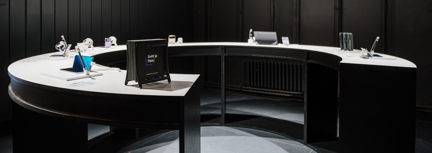Svět je Flex! Samsung s českými audiovizuálními umělci představuje na Designbloku unikátní kinetickou instalaci