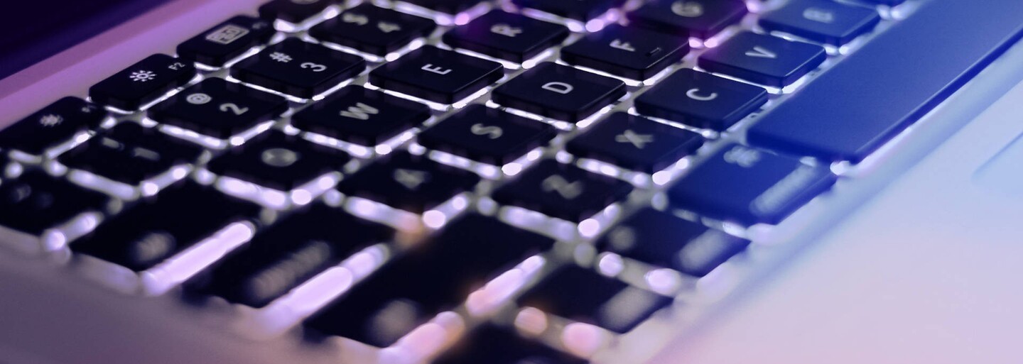 Svet práve dostáva do kolien zákerný hackerský útok, ktorý vyžaduje od ľudí výkupné. Britské nemocnice kvôli nemu musia odmietať pacientov