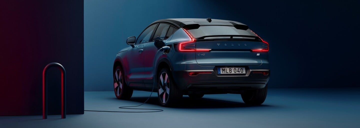 Své první SUV kupé má už i Volvo. Nová C40 je elektromobil, který si koupíš výhradně online