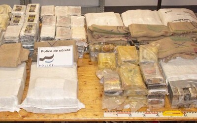 Švýcarská policie zabavila půl tuny kokainu mezi kávovými zrny, zásilka měla doputovat do továrny Nespresso