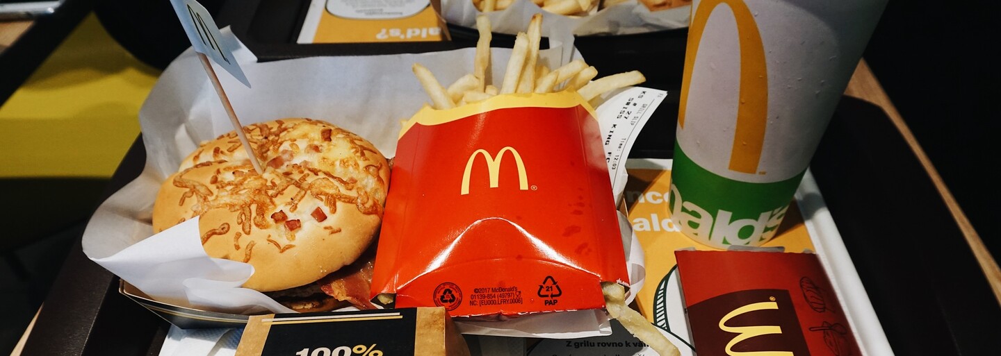 Syrová sezóna v McDonald's neprekvapila, zaskočila však vianočná Coca-Cola (Test)