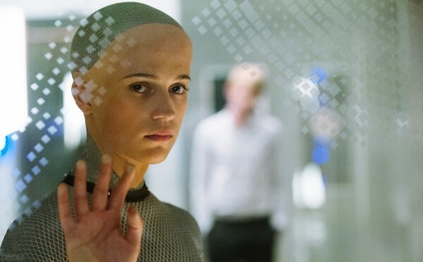 Tŕpneme, kedy kvôli novým technológiám prídeme o prácu. Roboty nás pritom nemusia nahradiť, môžu nám šéfovať