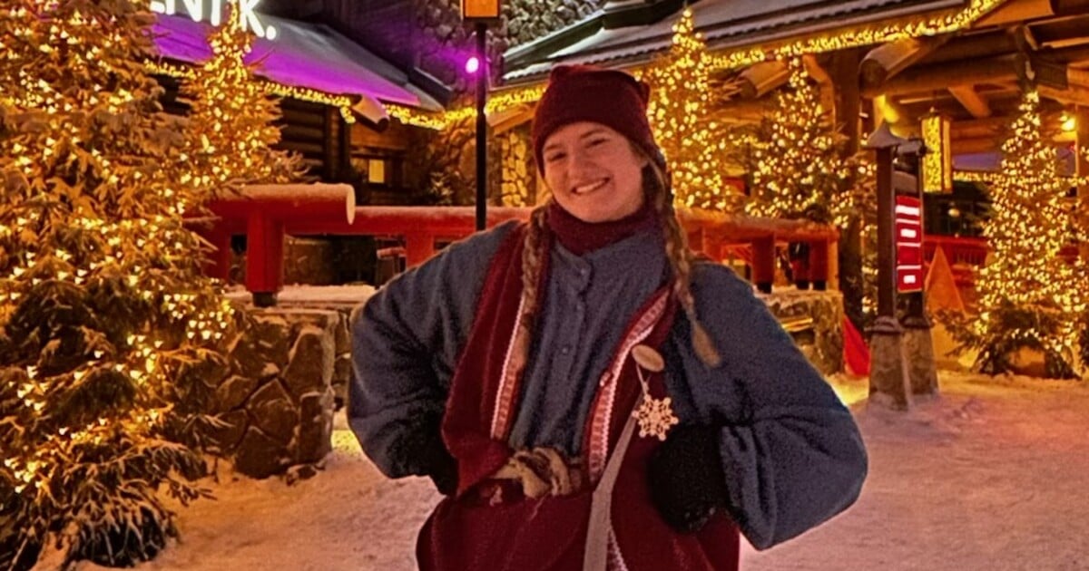 Bety pracuje jako vánoční elf ve Finsku. „Měla jsem pořád zmrzlé řasy a obočí. Největší zima byla kolem minus třiceti“