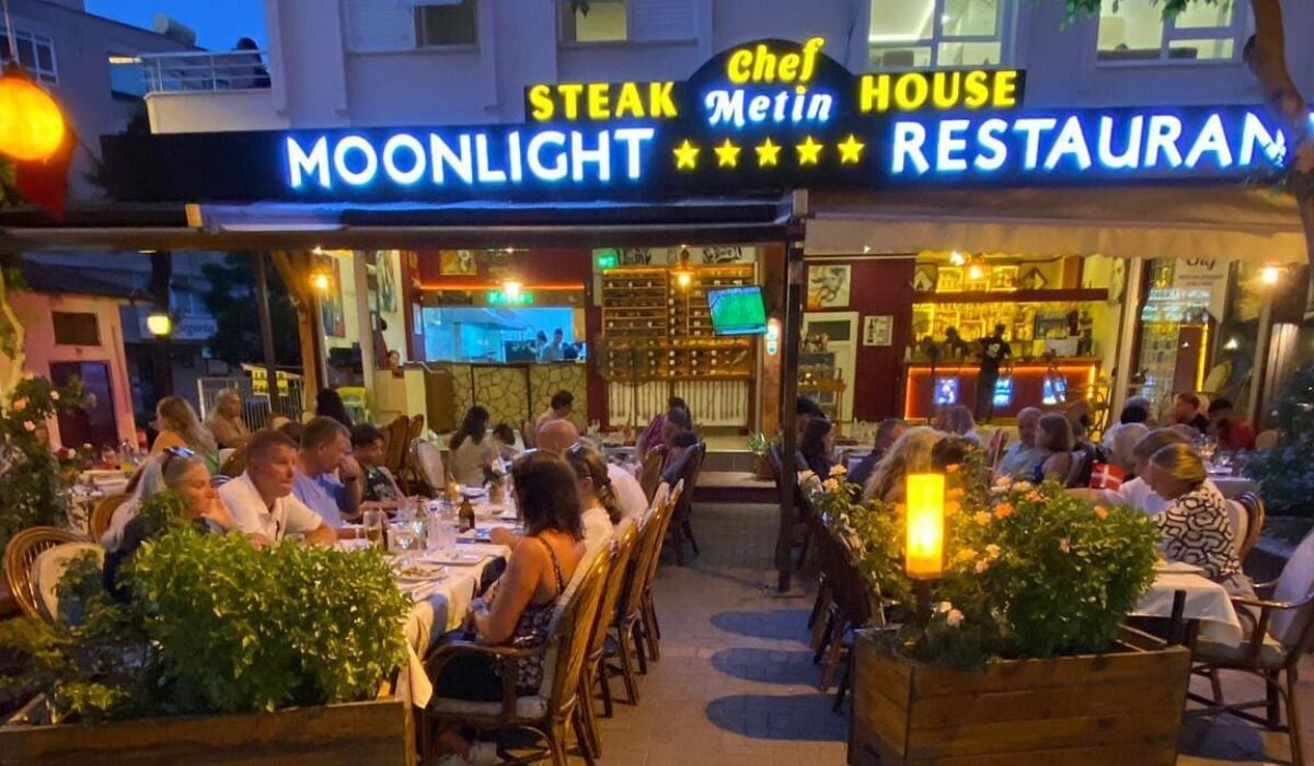 Chefmetin Moonlightrestaurant & Steakhouse je nejlepší název z tohoto seznamu