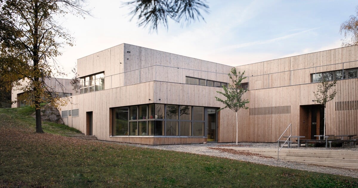 Moderná škôlka na Morave pôsobí ako z rozprávky. Postavili ju priamo pod zámkom