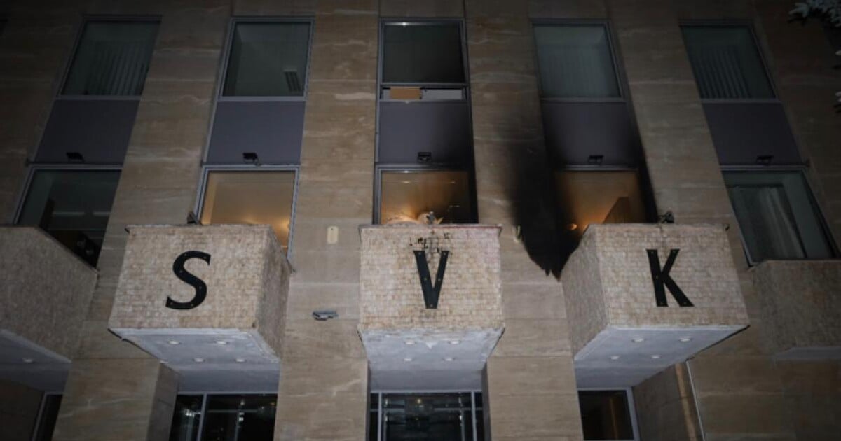 Útočník na Ruský dům v Praze se sám přihlásil policii, akci plánoval přes půl roku