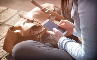 Téměř 70 procent mladých lidí se vyhýbá osobnímu setkání, protože si raději povídají přes internet Téměř 70 procent mladých lidí se vyhýbá osobnímu setkání, protože si raději povídají přes internet