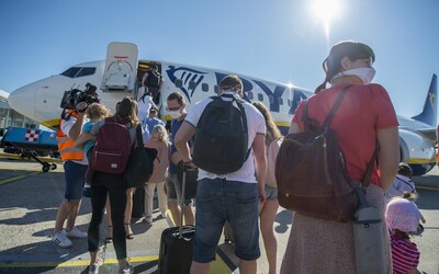 Takmer žiadni cestujúci. Bratislavské letisko hlási medziročný pokles o 95%, nepomohlo ani uvoľňovanie opatrení